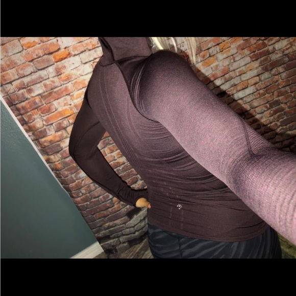 EUC! Lulu Sz 4 swiftly tech hooded 1/2 zip - Picture 4 of 5